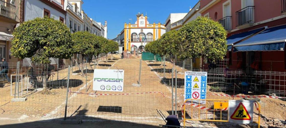 Obras de remodelación de la plaza de España en Huevar del Aljarafe